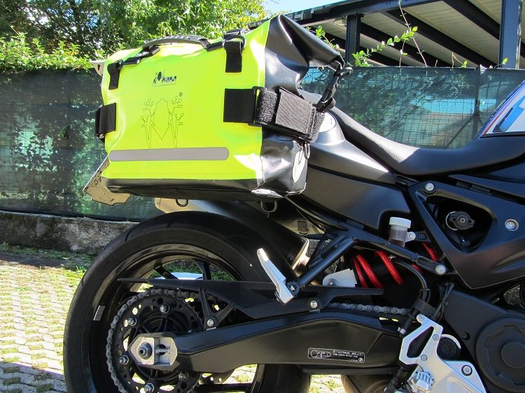 Amphibious Motobag II, borse morbide per i duri